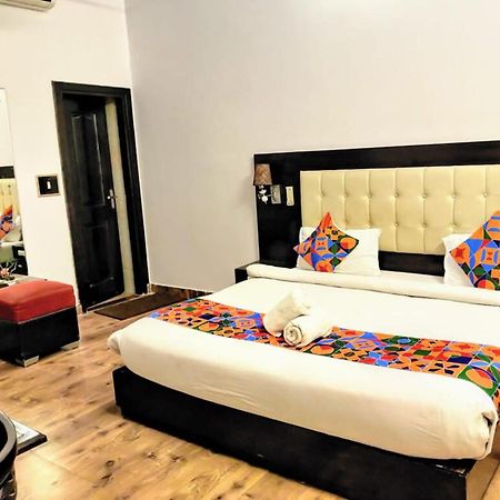 Heritage Hotel Лакнау Екстериор снимка