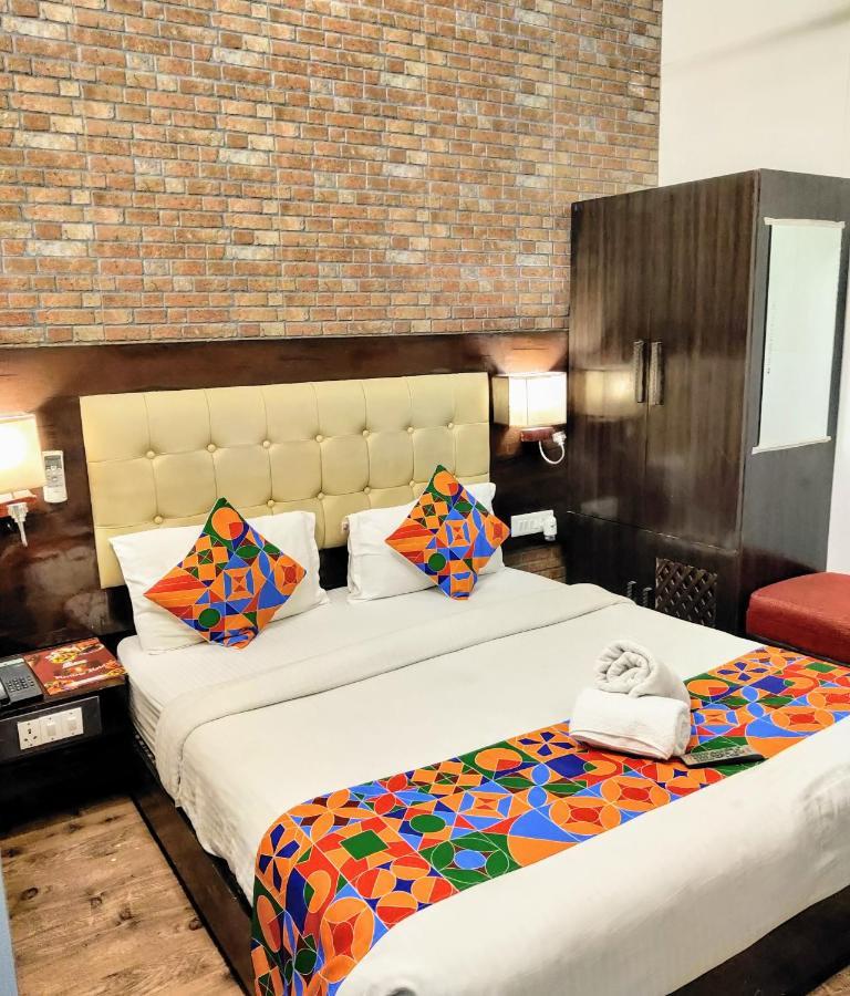 Heritage Hotel Лакнау Екстериор снимка