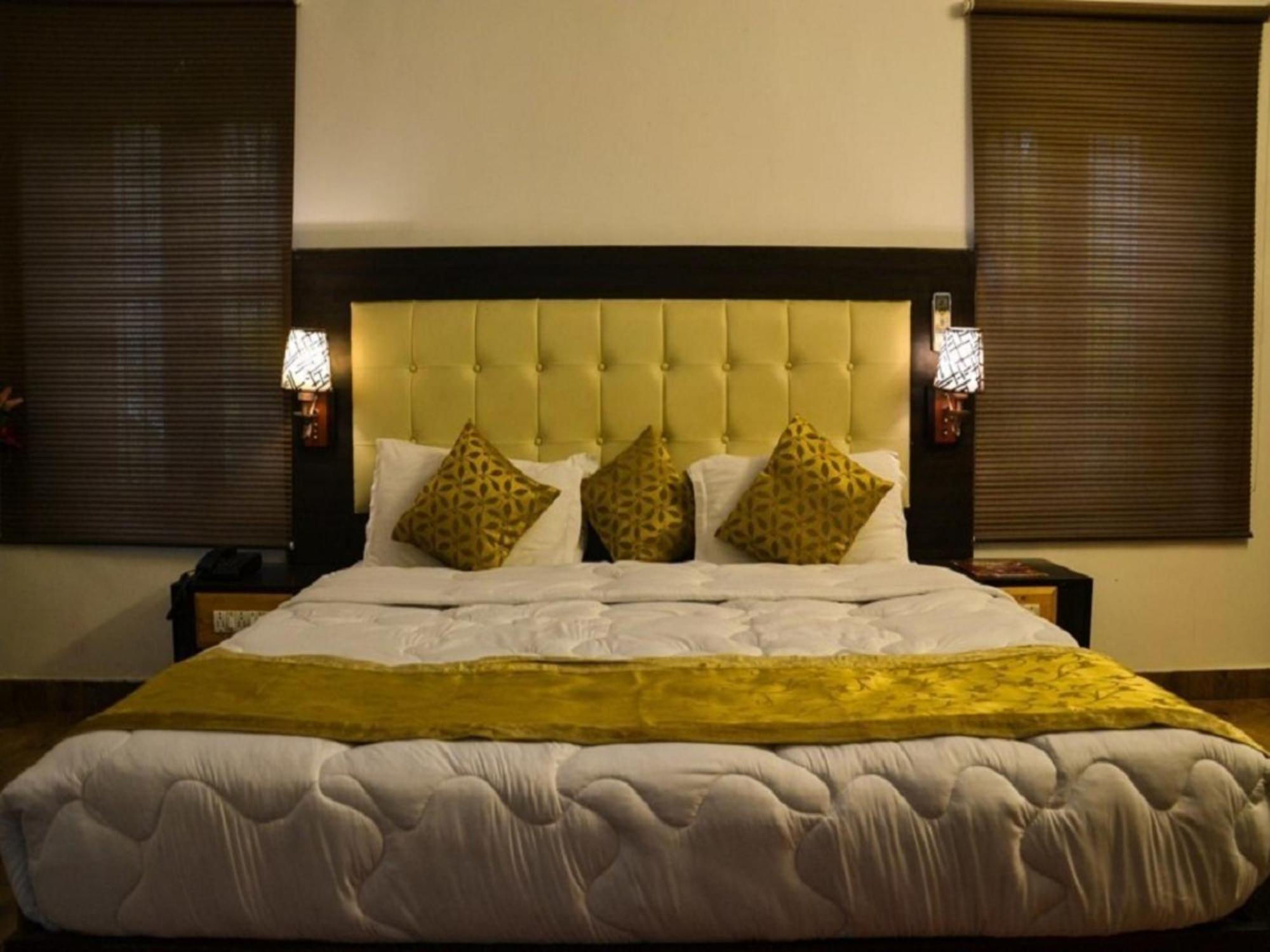Heritage Hotel Лакнау Екстериор снимка