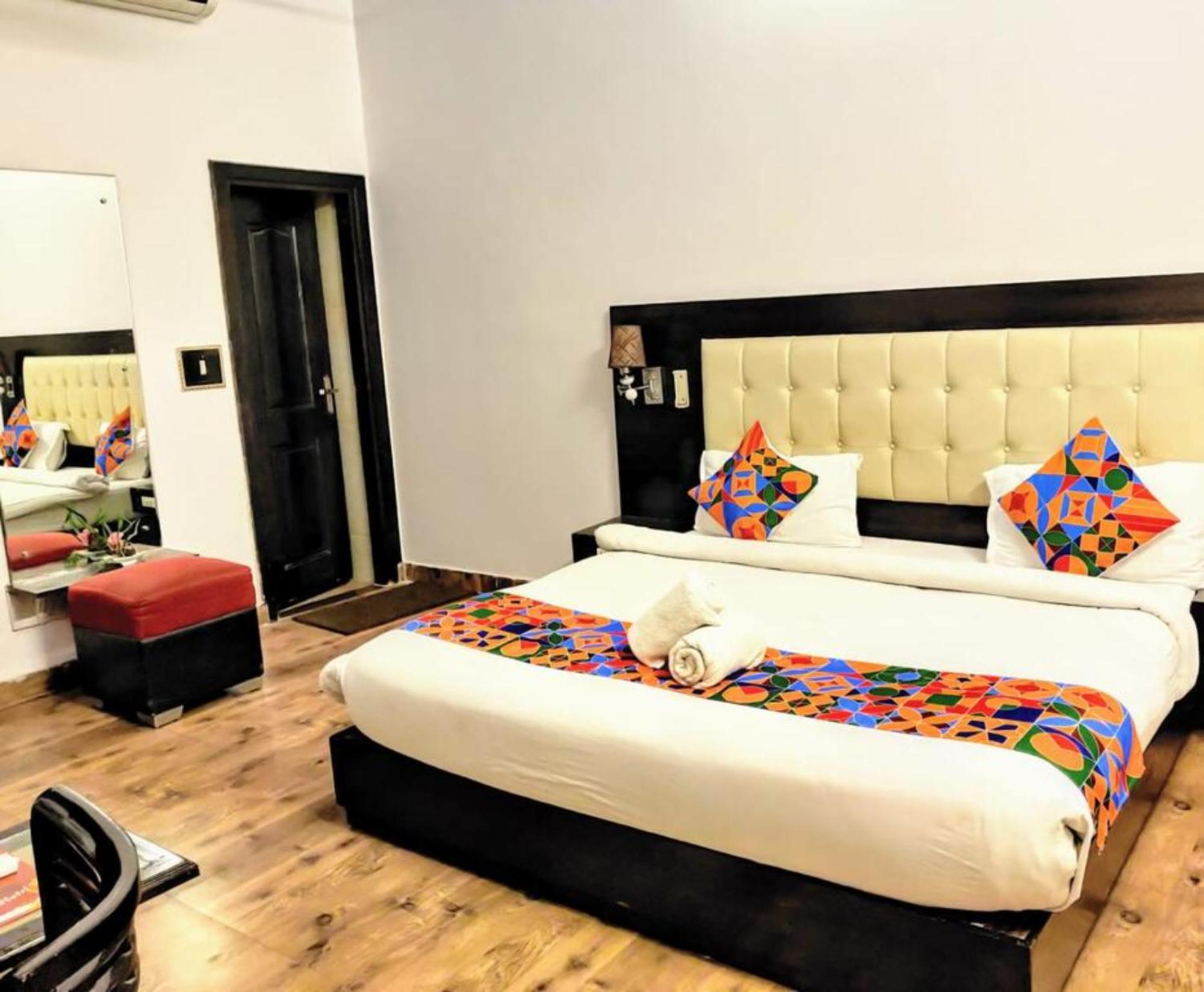 Heritage Hotel Лакнау Екстериор снимка