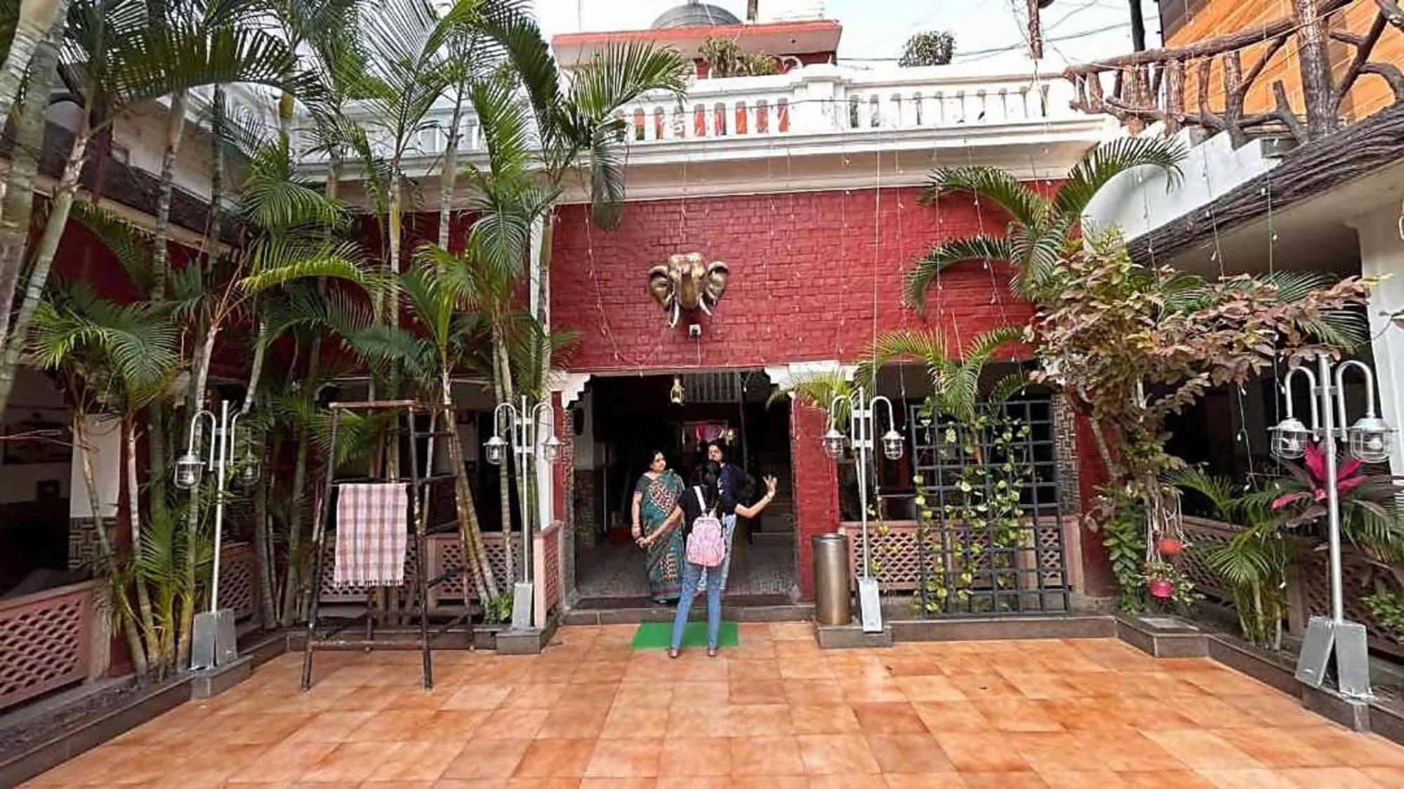 Heritage Hotel Лакнау Екстериор снимка