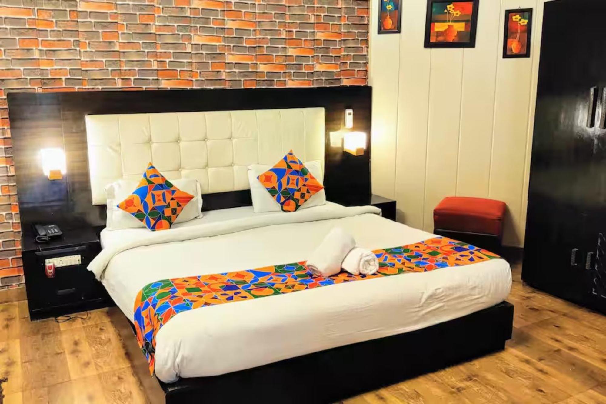 Heritage Hotel Лакнау Екстериор снимка