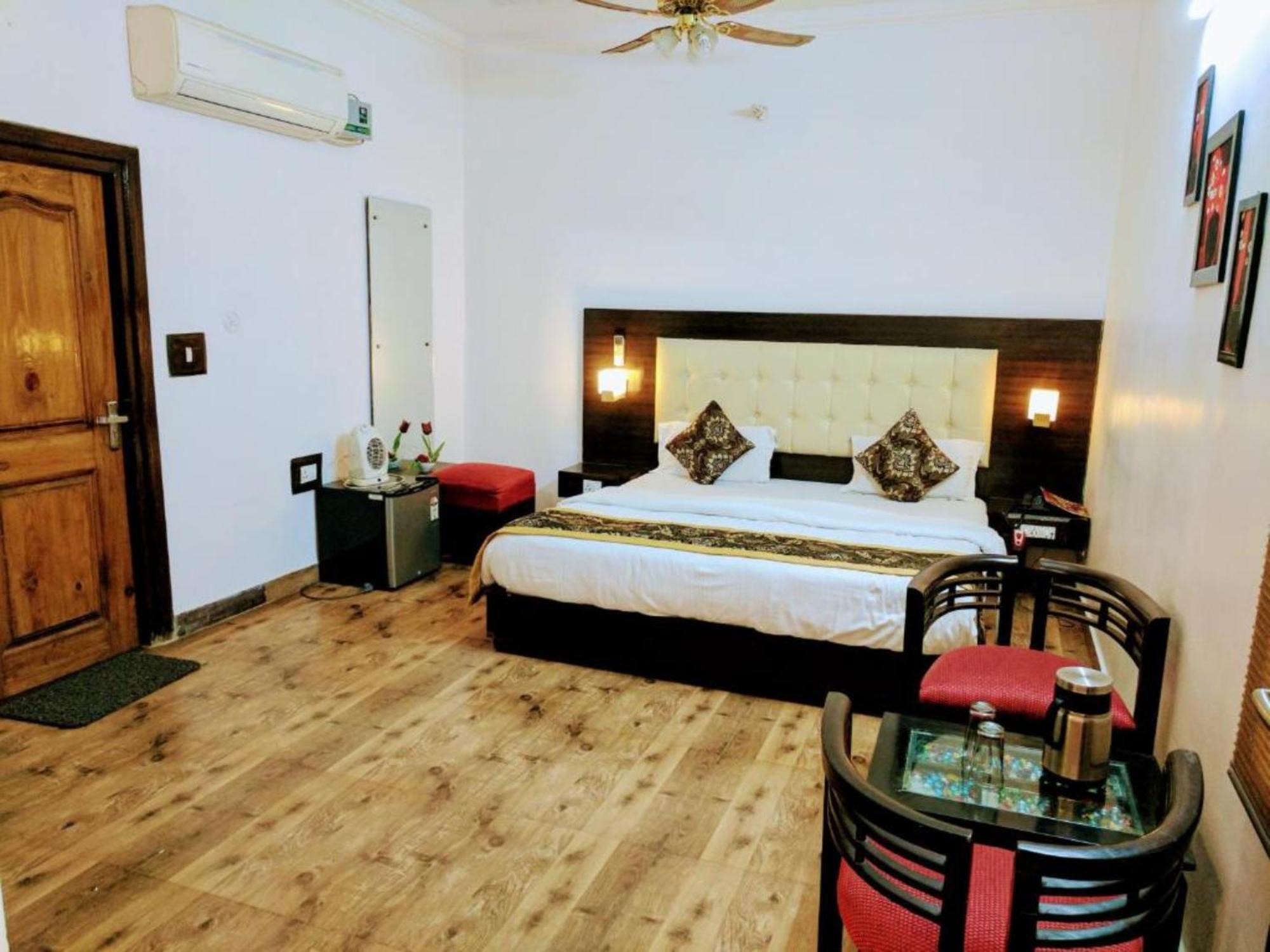Heritage Hotel Лакнау Екстериор снимка
