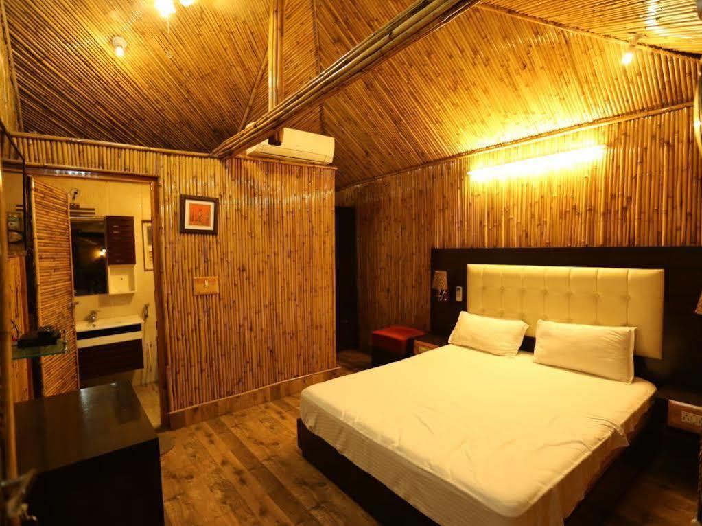 Heritage Hotel Лакнау Екстериор снимка