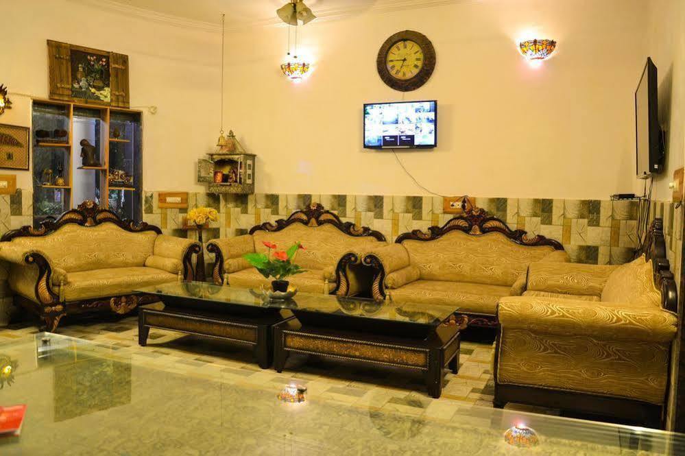 Heritage Hotel Лакнау Екстериор снимка