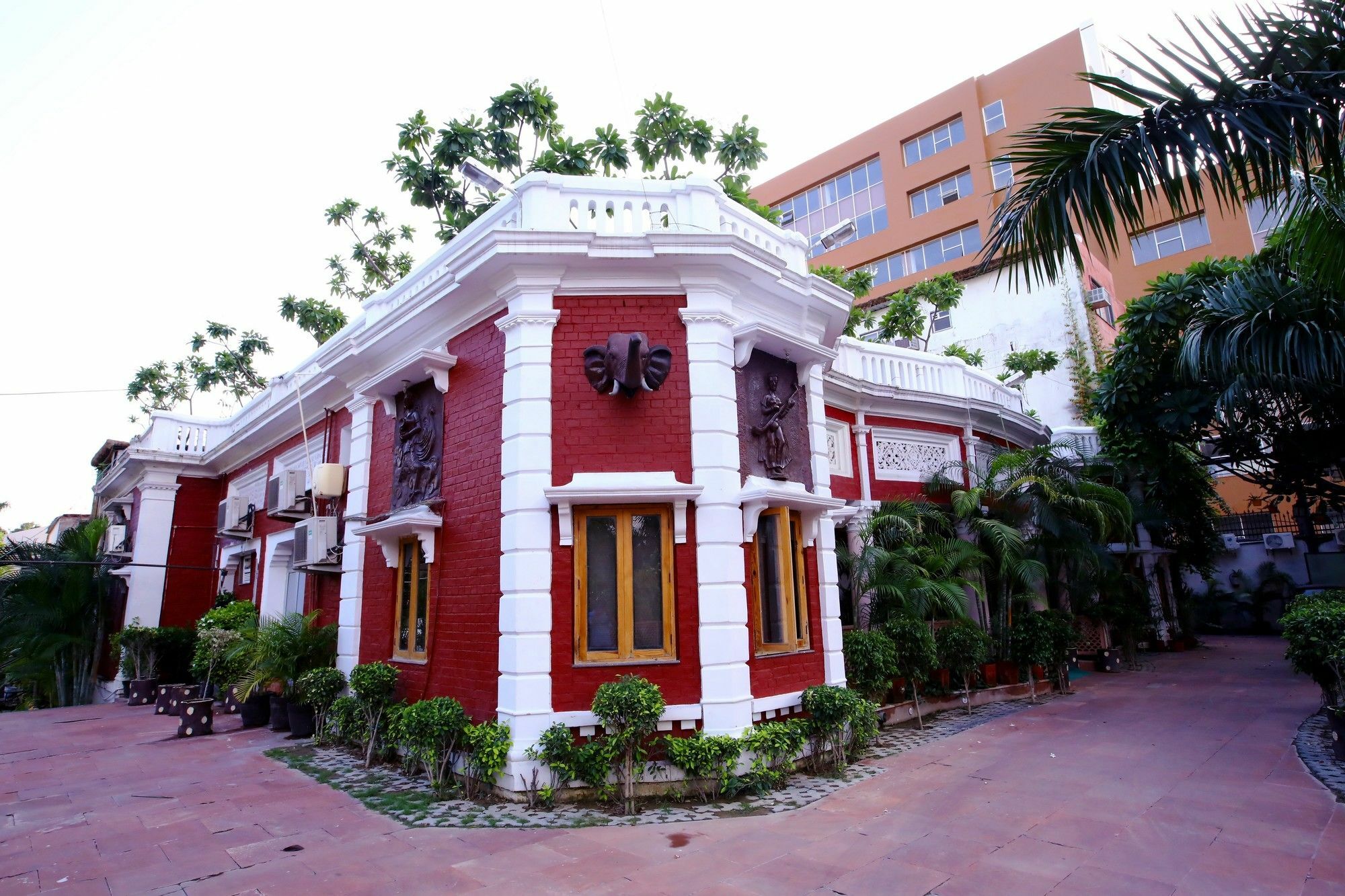 Heritage Hotel Лакнау Екстериор снимка