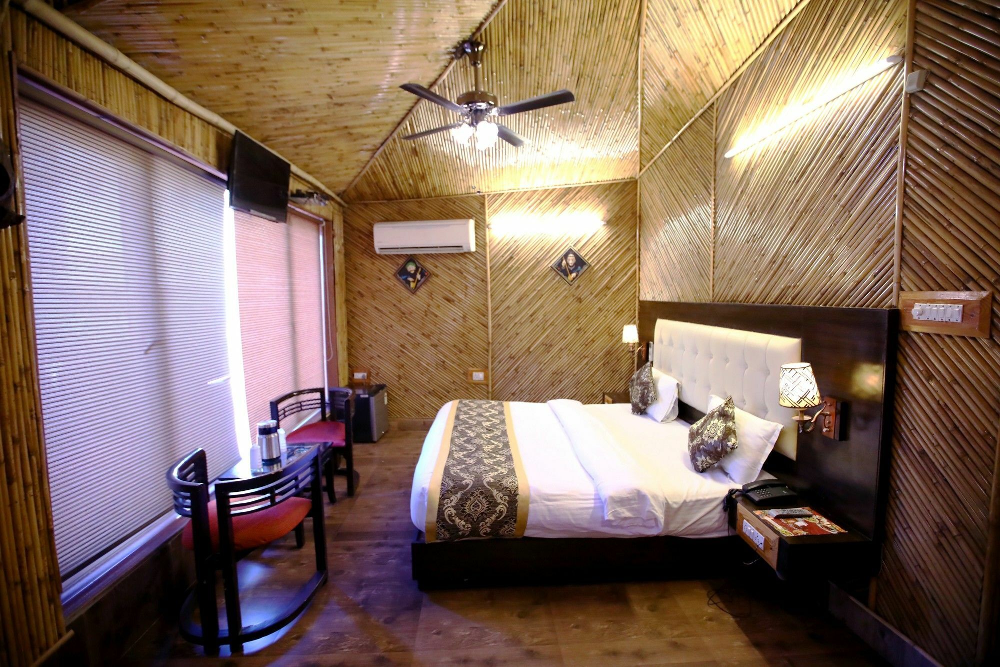 Heritage Hotel Лакнау Екстериор снимка