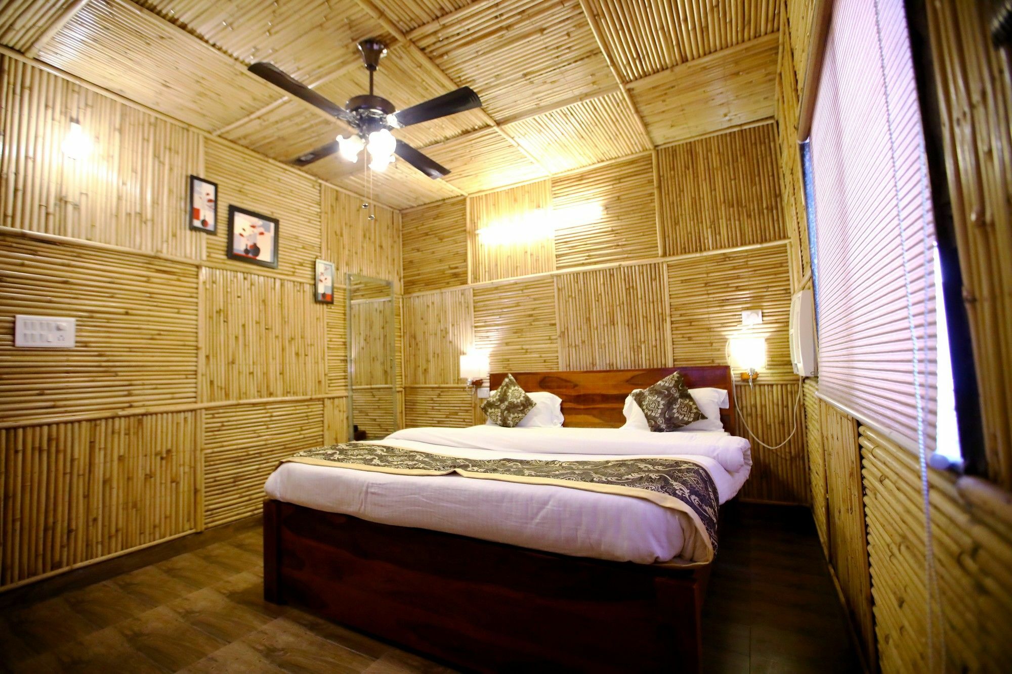 Heritage Hotel Лакнау Екстериор снимка