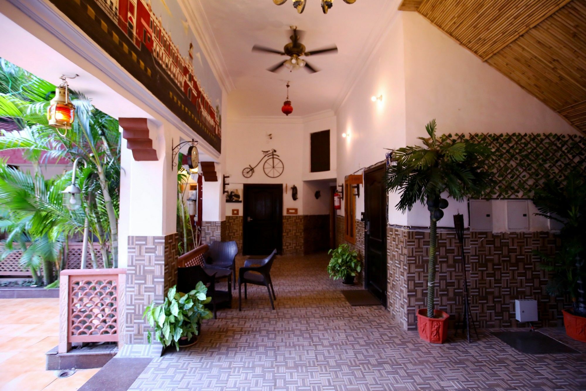 Heritage Hotel Лакнау Екстериор снимка
