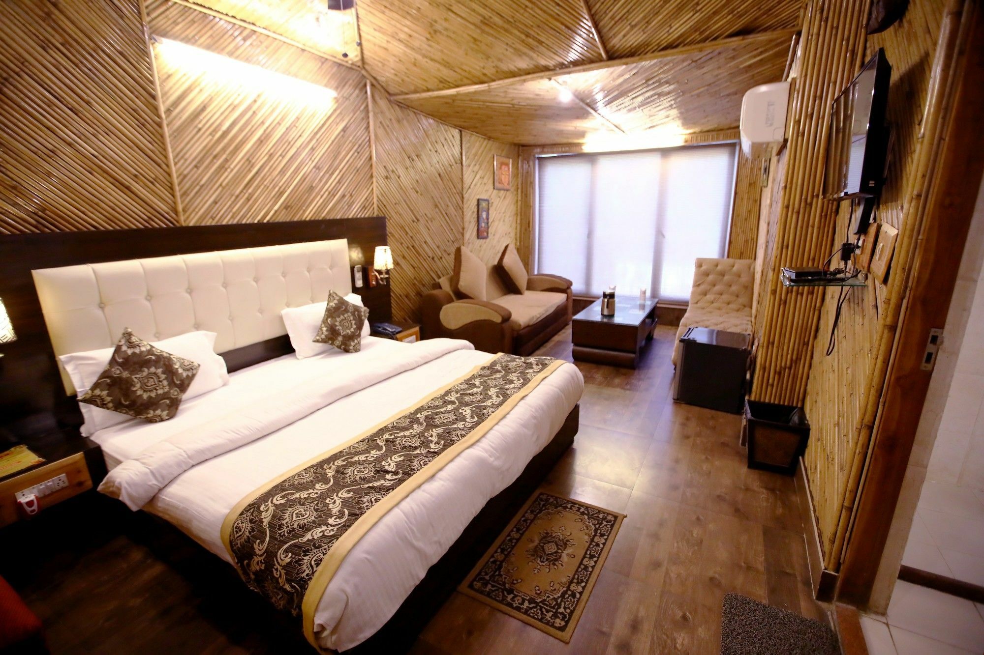 Heritage Hotel Лакнау Екстериор снимка