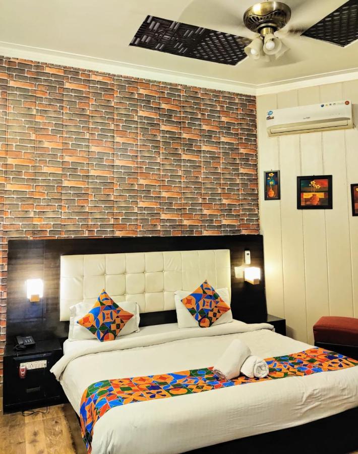 Heritage Hotel Лакнау Екстериор снимка