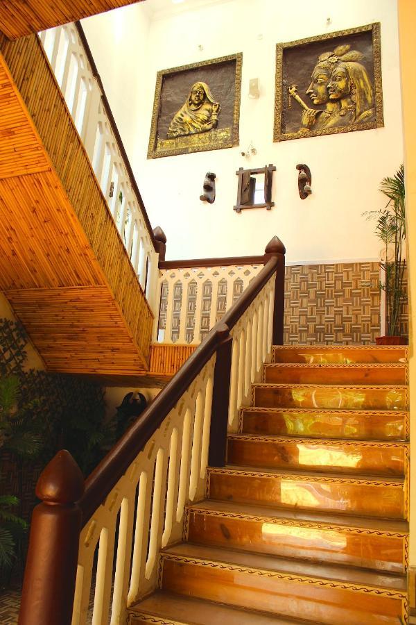 Heritage Hotel Лакнау Екстериор снимка